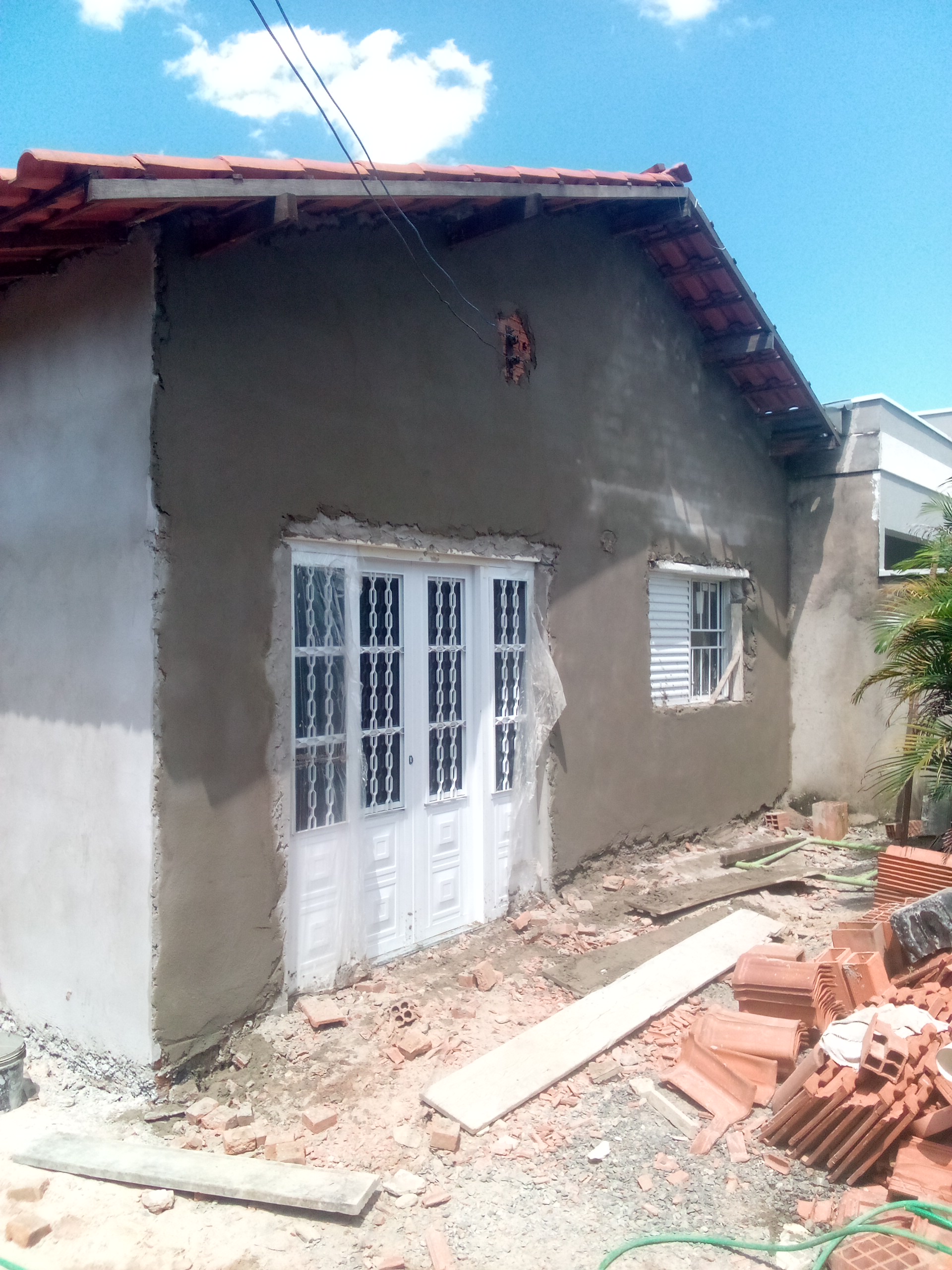 Serviço concluído: Instalacao da porta da sala
